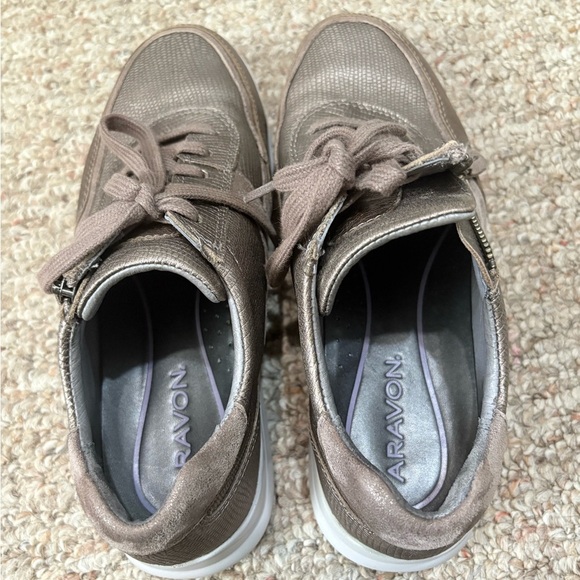Aravon Womens Pc Tie Metallic Fashion Sneaker Size 7 - Picture 7 of 8